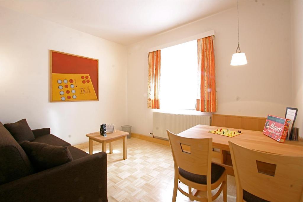 Spiele- Und Buchhotel Tschitscher Nikolsdorf Cameră foto
