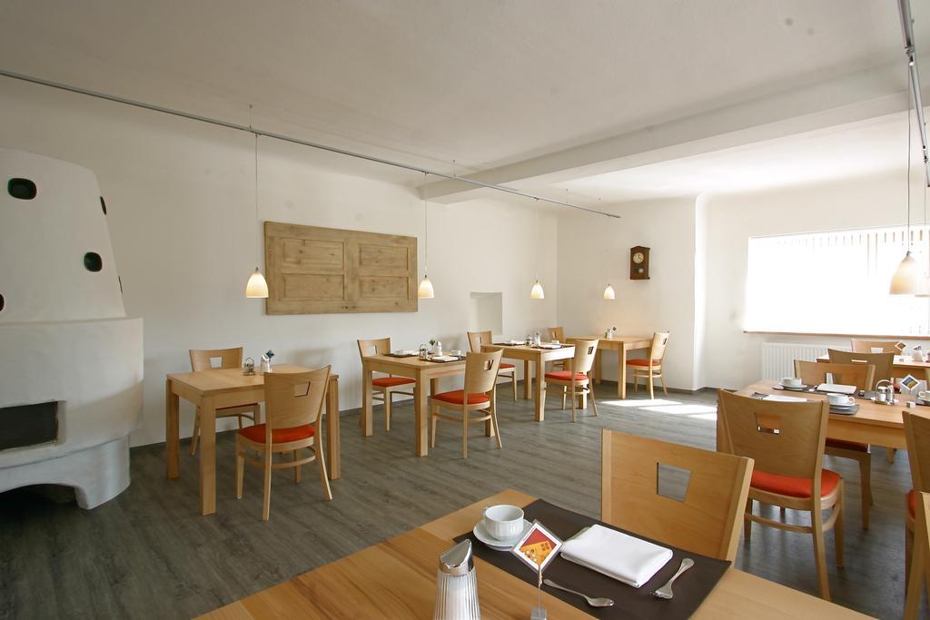 Spiele- Und Buchhotel Tschitscher Nikolsdorf Exterior foto